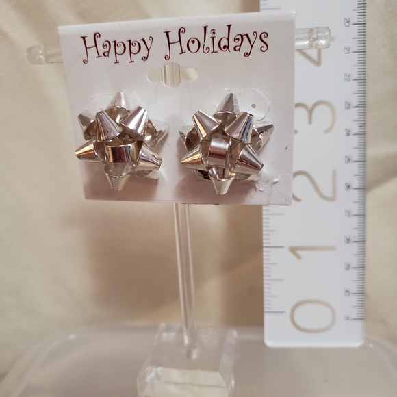 Silvertone Christmas bow earrings - Picture 2 of 4